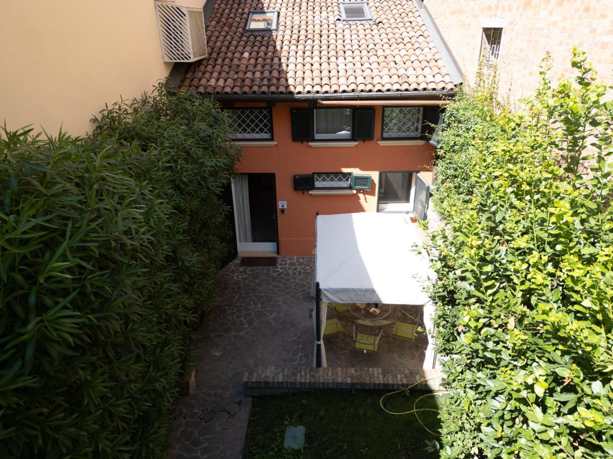 Isaia Garden -Private Garden Spa Bath Bolognarooms Exterior photo
