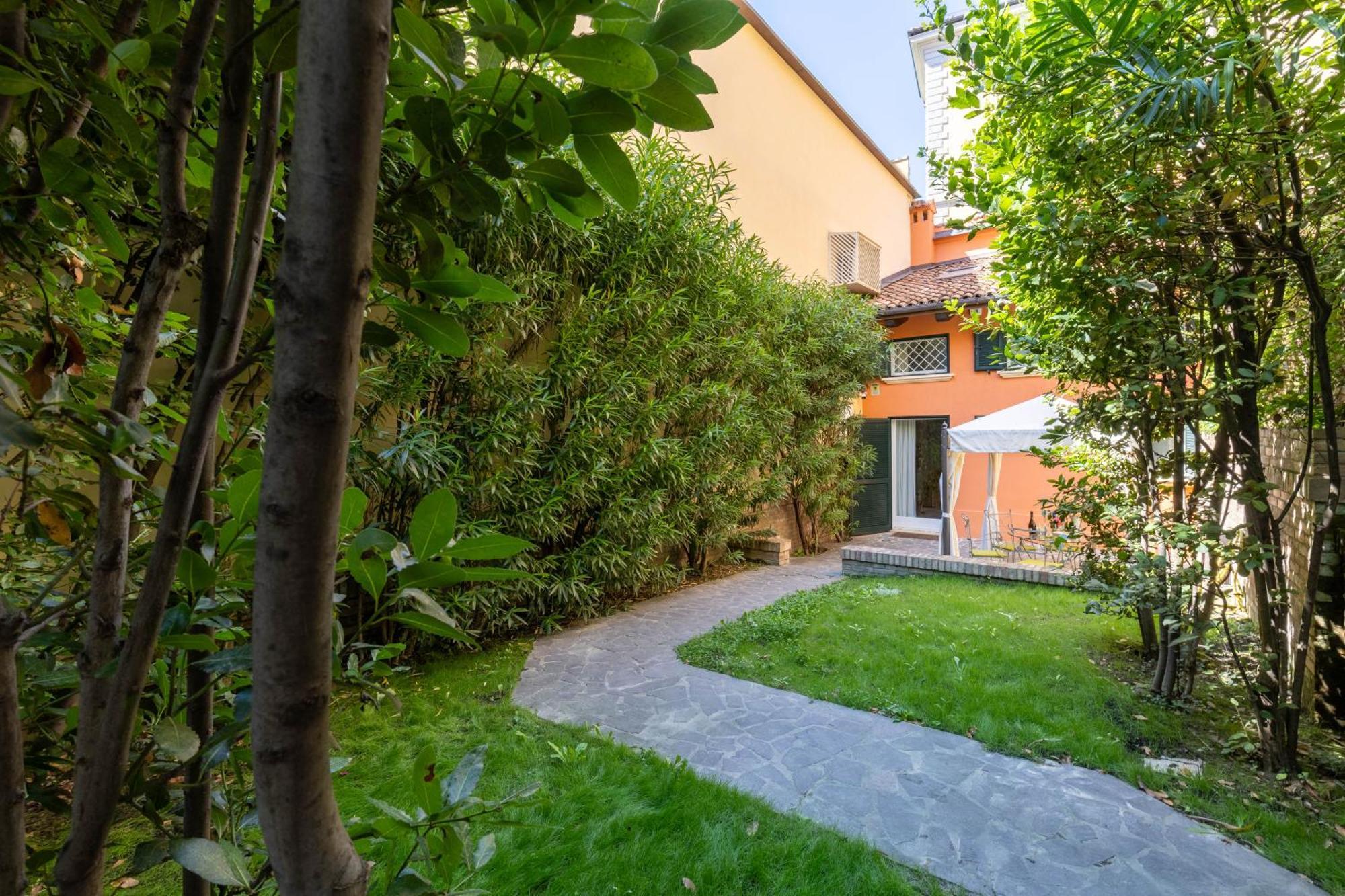 Isaia Garden -Private Garden Spa Bath Bolognarooms Exterior photo
