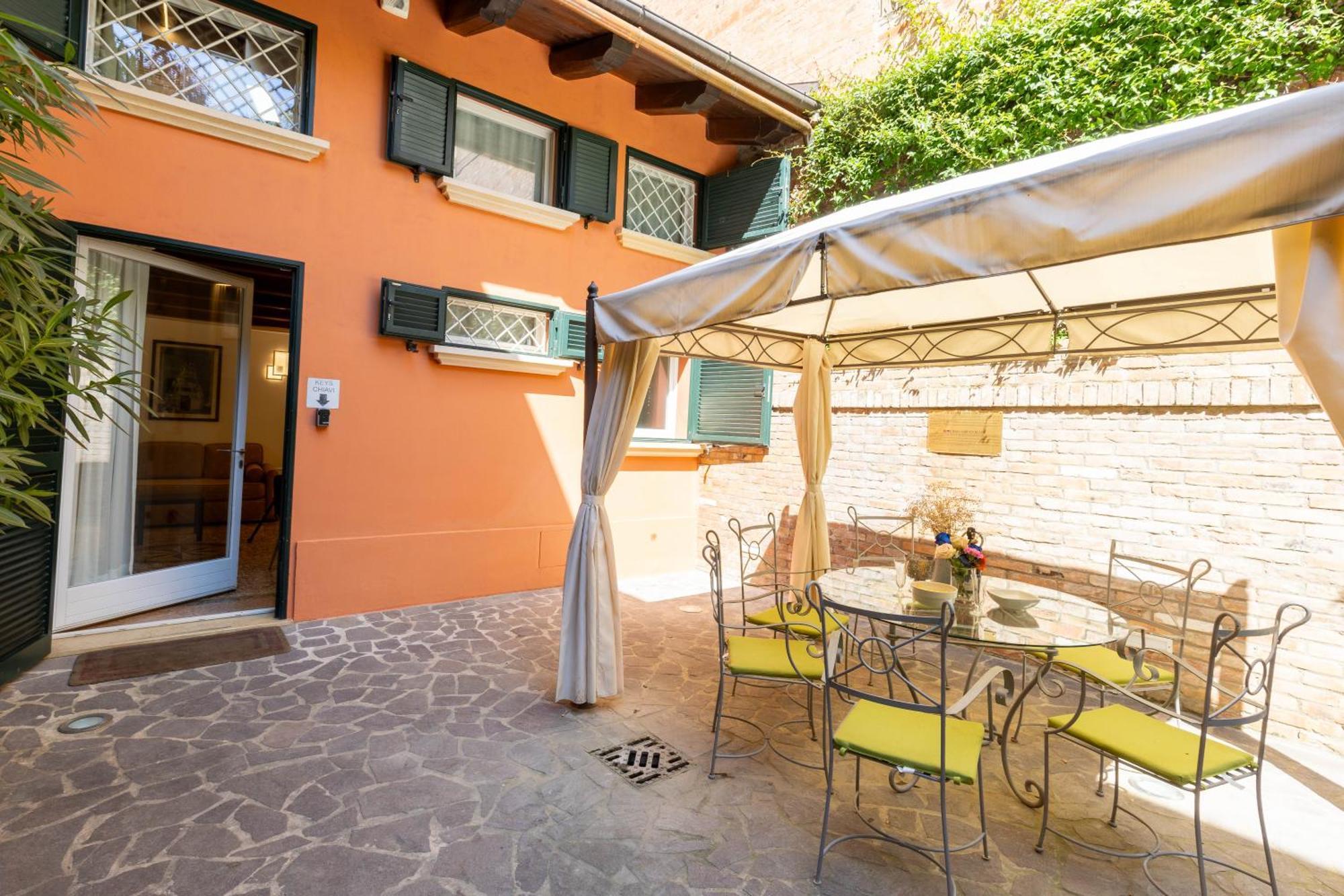 Isaia Garden -Private Garden Spa Bath Bolognarooms Exterior photo
