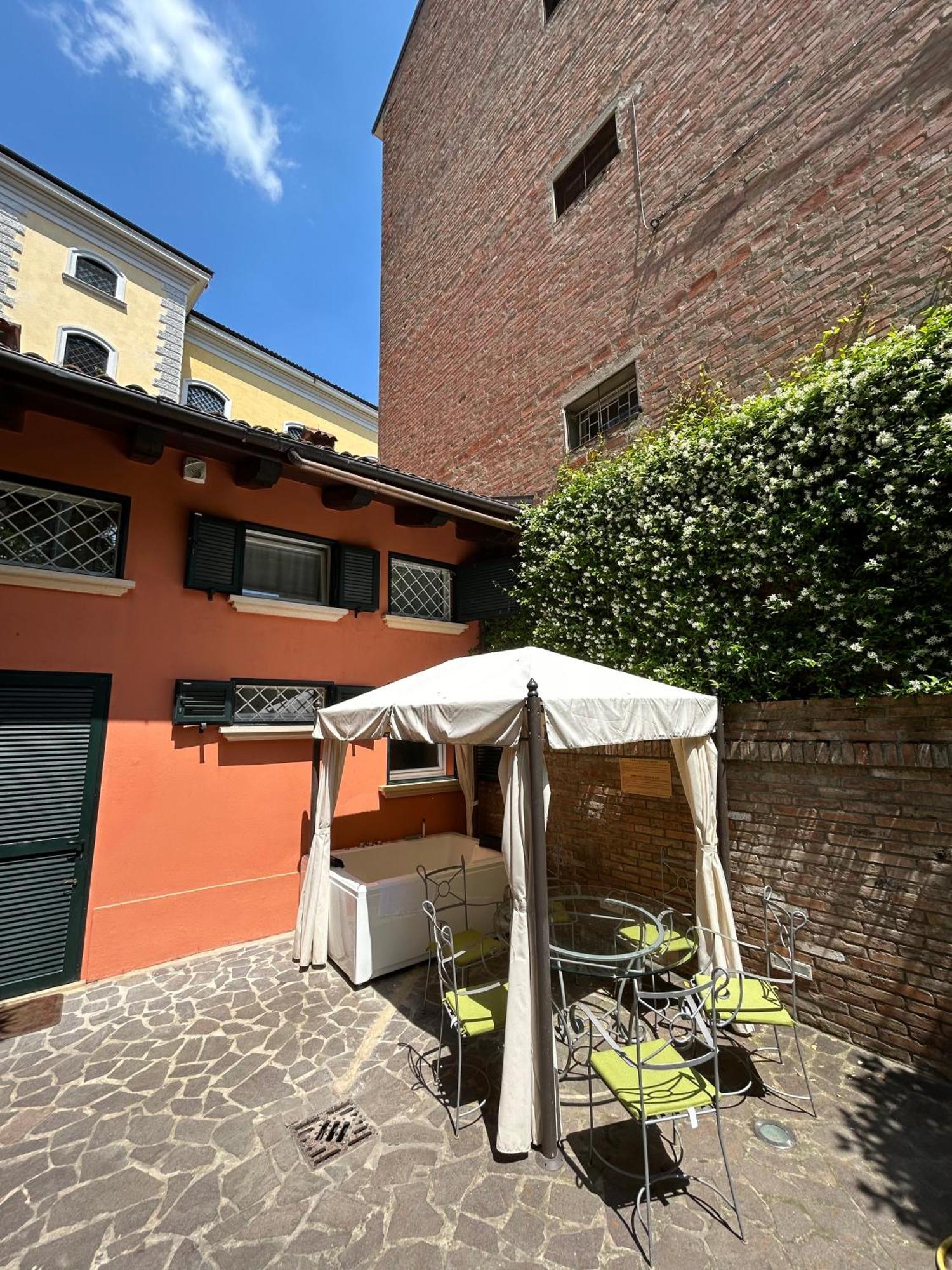 Isaia Garden -Private Garden Spa Bath Bolognarooms Exterior photo