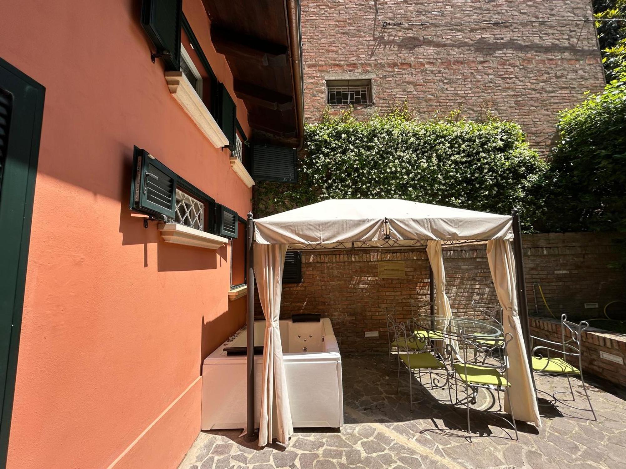 Isaia Garden -Private Garden Spa Bath Bolognarooms Exterior photo