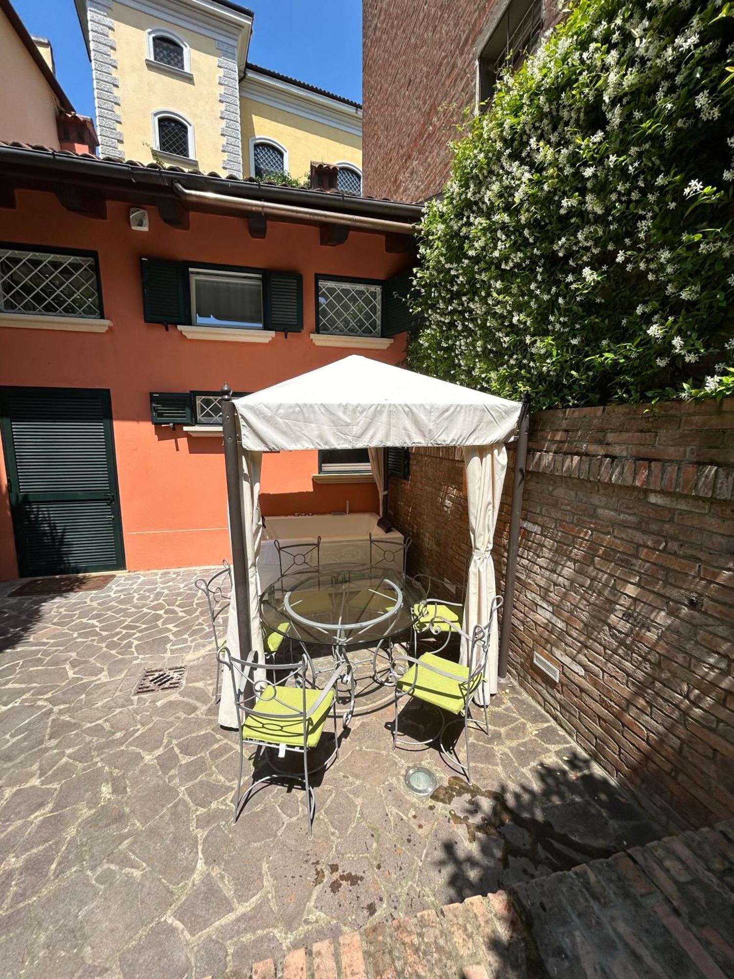 Isaia Garden -Private Garden Spa Bath Bolognarooms Exterior photo