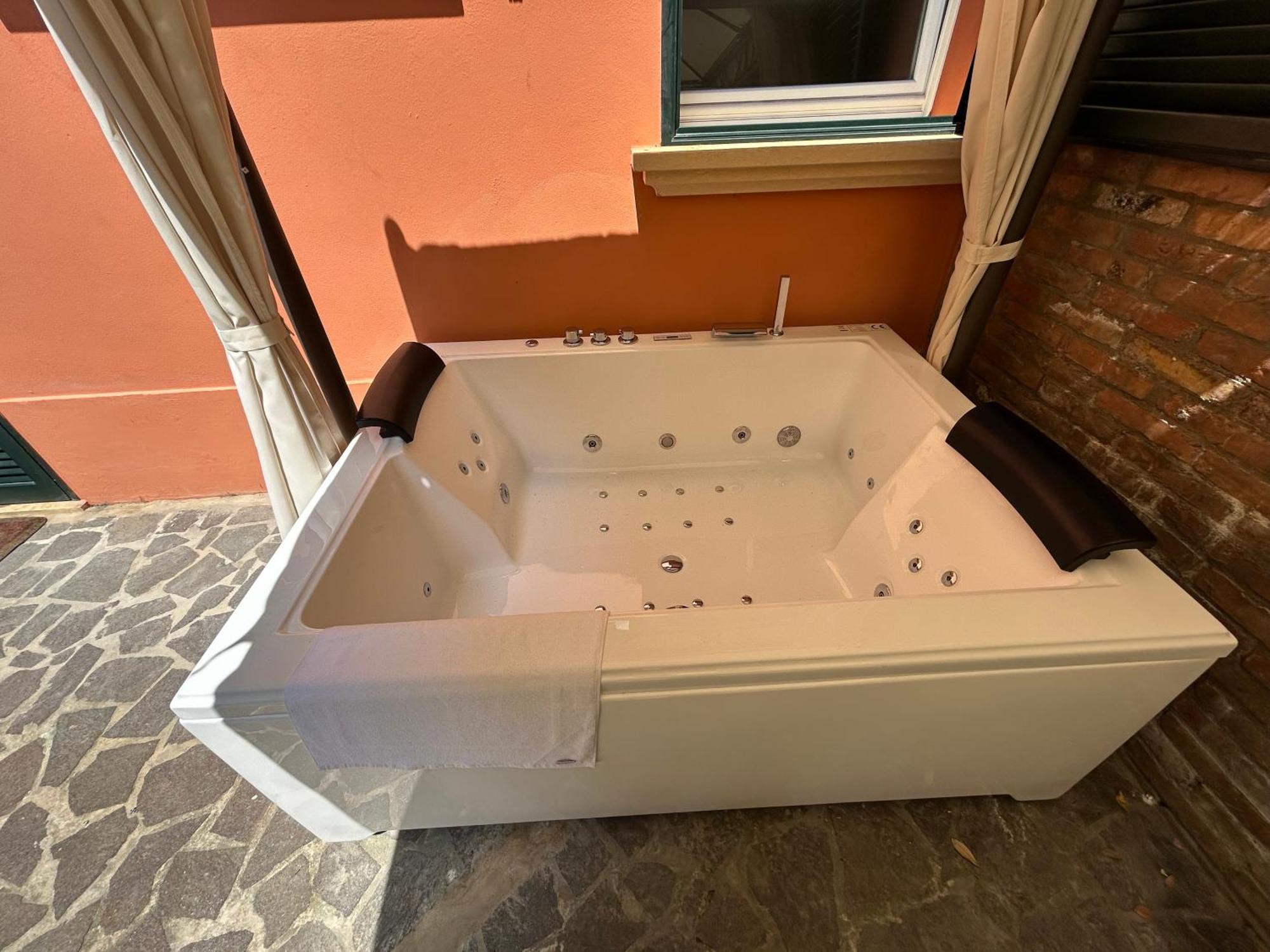 Isaia Garden -Private Garden Spa Bath Bolognarooms Exterior photo